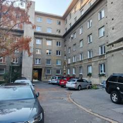 3-izb. byt (pôvodne 2-izb.), Miletičova, Ružinov, tehlový dom